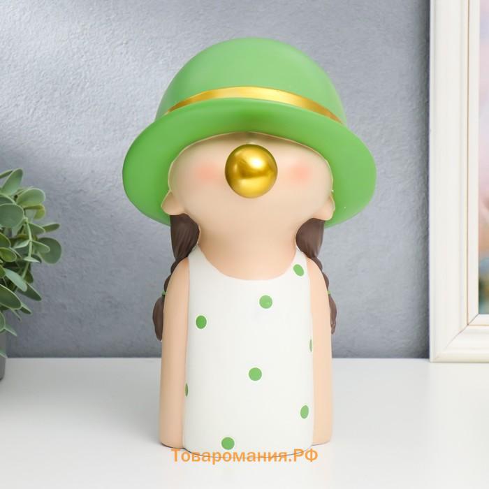 Сувенир полистоун "Малышка в зелёной шляпке, с золотым пузырём" зелёный горох 26х15х18 см