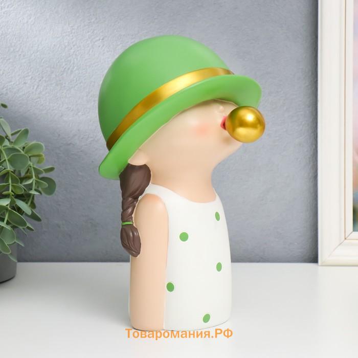 Сувенир полистоун "Малышка в зелёной шляпке, с золотым пузырём" зелёный горох 26х15х18 см