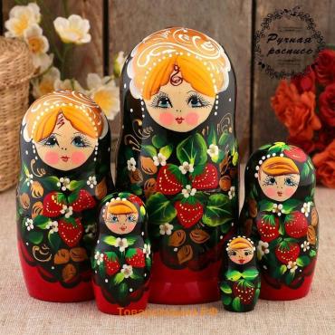 Матрёшка дерево «Земляничка», чёрный платок, 5 кукольная, 18 см